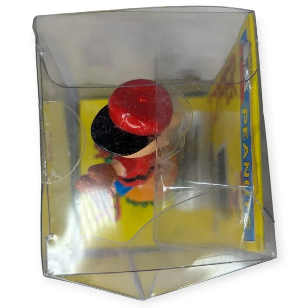 NIB Peanuts Charlie Brown Throwing Baseball Computer Topper